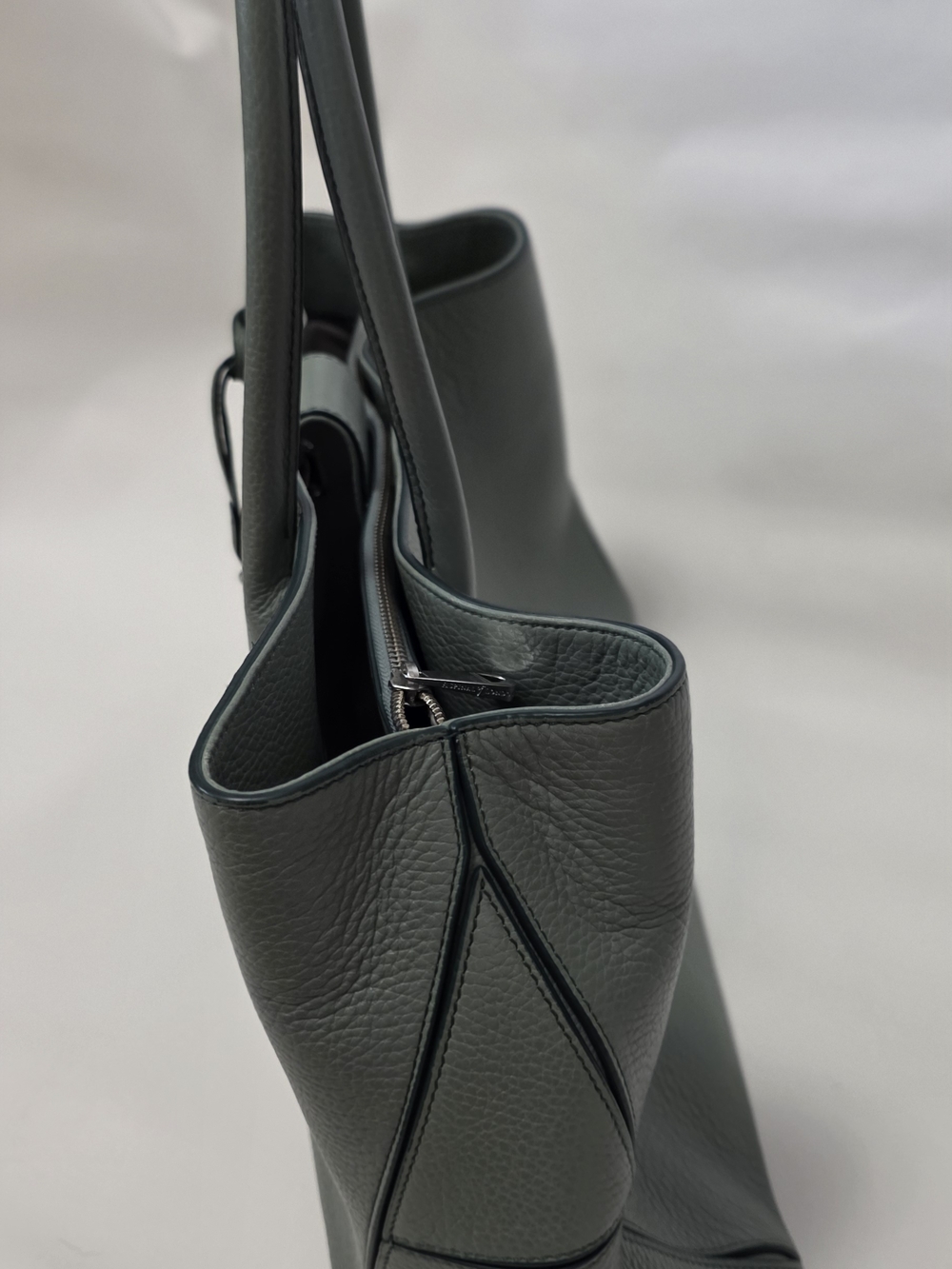 Designer-Style Women's Travel Tote Bag in Slate Green - Picture 5 of 7